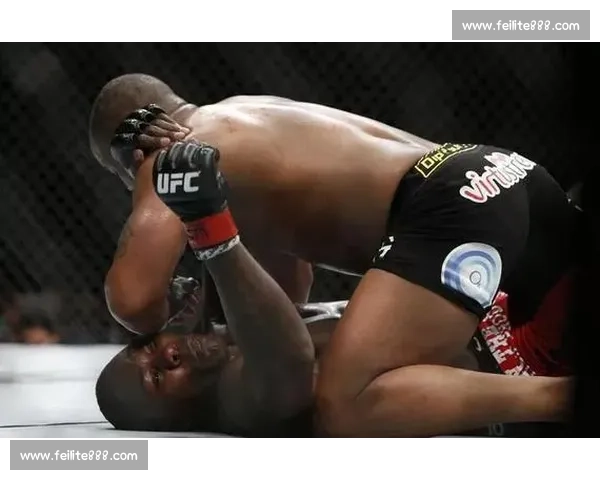 骨头与科米尔的宿敌对决如何重塑轻重量级历史格局与荣耀之争巅峰篇